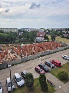 cef965e3-9431-4df2-9f4c-416ee3fc936c-1-225x300 Pierwsi mieszkańcy wycofują zaliczki na mieszkania w GSM ul.Nowa 3